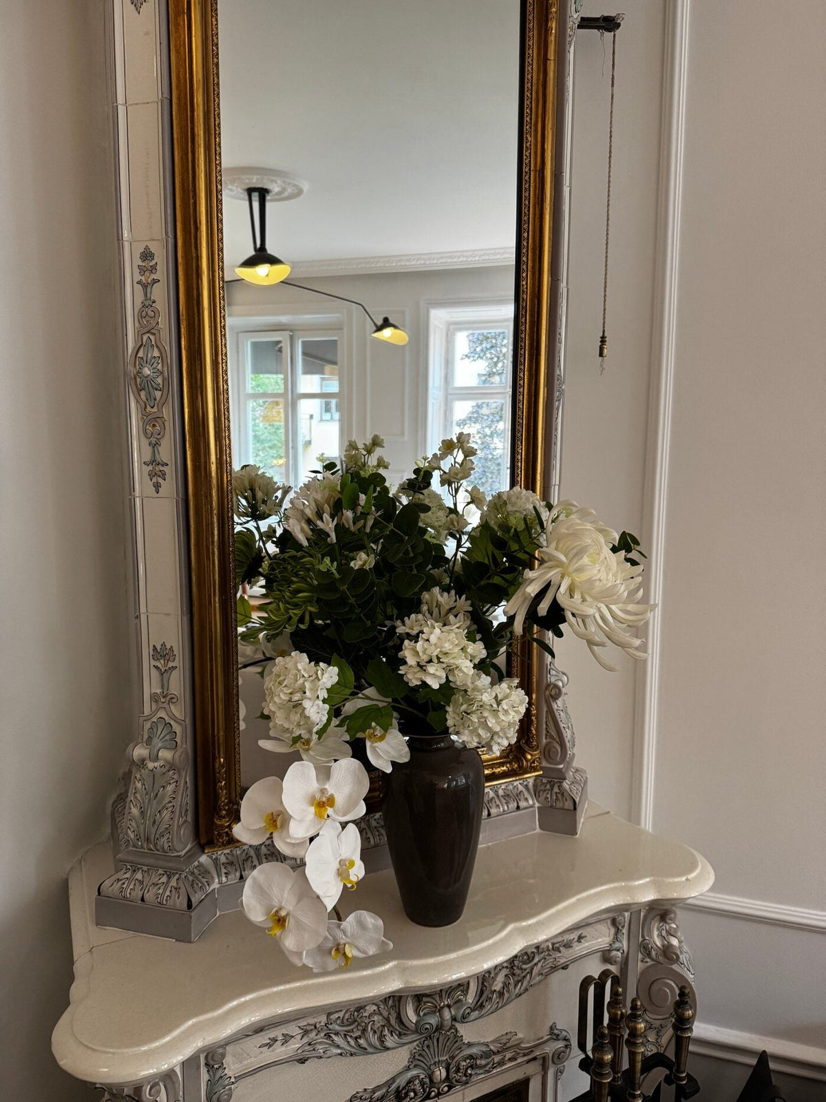 Konstgjorda blommor som ser äkta ut – så väljer och stylar du dem